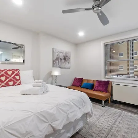 Downtown Studio - Panoramic Views - Walk-Friendly